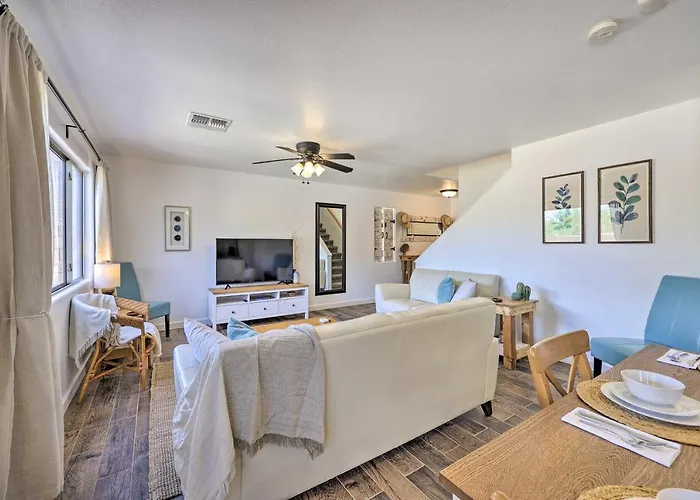 Updated Retreat < 2 Miles To Golf! Holiday home *